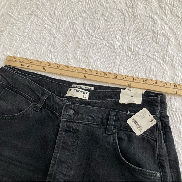 NWT Free People jeans crossroads blackout mid rise straight button fly - Picture 10 of 14
